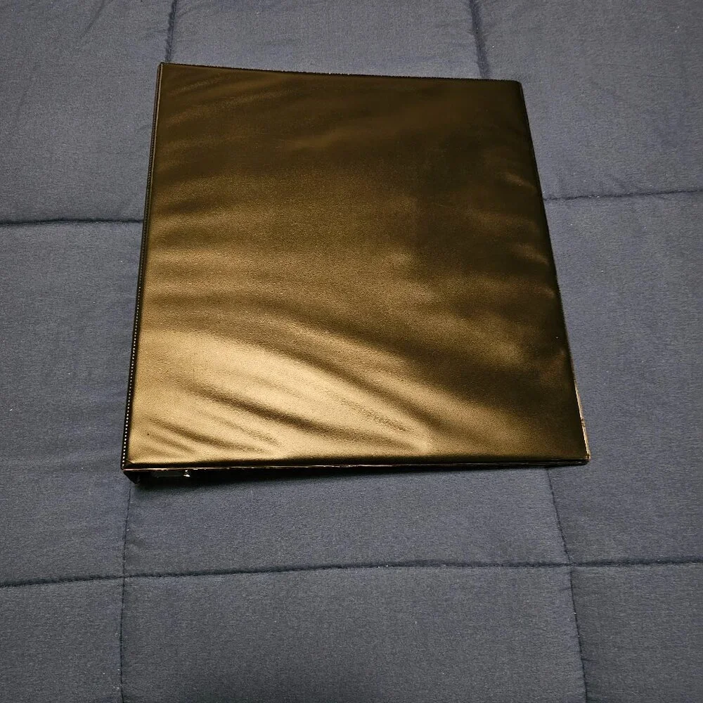 Avery black binder non-view 1